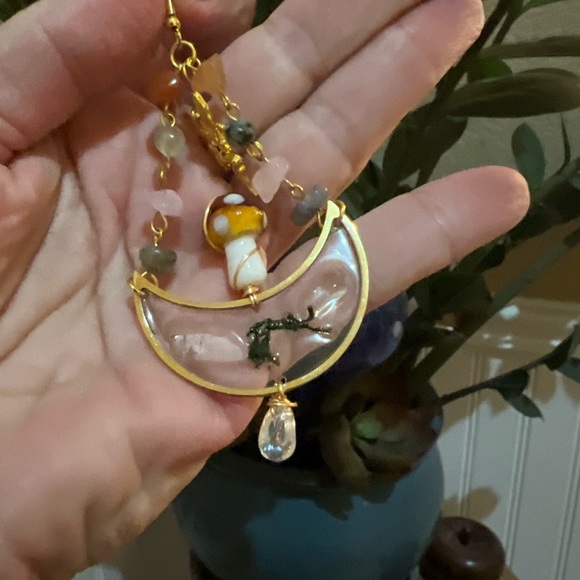 New! Glass And Resin Mushroom Crystal And Fairy 🧚 Teardrop Botanical Earrings - Picture 4 of 6